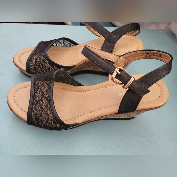 Pretty Black Lace Wedge Sandals sz 10 - Picture 2 of 7